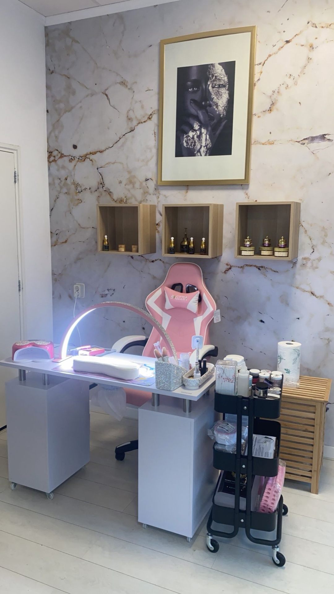 Fina Nails salon interior with pink chair